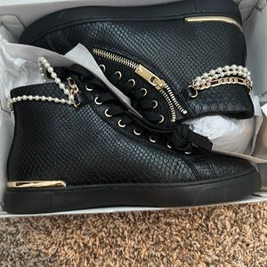 Never been worn Aldo Perola hi-top sneakers size US 8